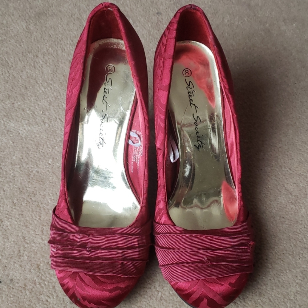 High heel maroon shoes